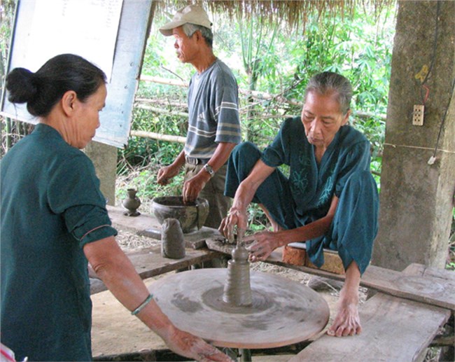 Phục hồi làng gốm cổ bên dòng Ô Lâu (24/3/2023)